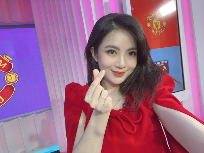 Hiện tại, bà mẹ hai con là MC - BTV ở đài truyền hình. Được biết đến với danh xưng hot girl M.U xong ở thời điểm hiện tại, 9X muốn mọi người gọi cô với danh xưng MC - BTV hơn.