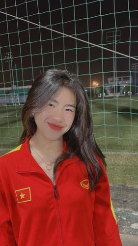 Giành được tấm vé lịch sử tham dự vòng chung kết World Cup 2023, đội tuyển Việt Nam khiến người hâm mộ nức lòng, những cô gái vàng nhận được nhiều sự chú ý của công chúng hơn.