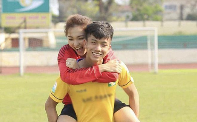 Nguyễn Ngọc Nữ (sinh năm 1994, Nghệ An) là hot girl được nhiều người quan tâm, để ý khi dính tin đồn tình cảm với cầu thủ Phan Văn Đức vào năm 2018.
