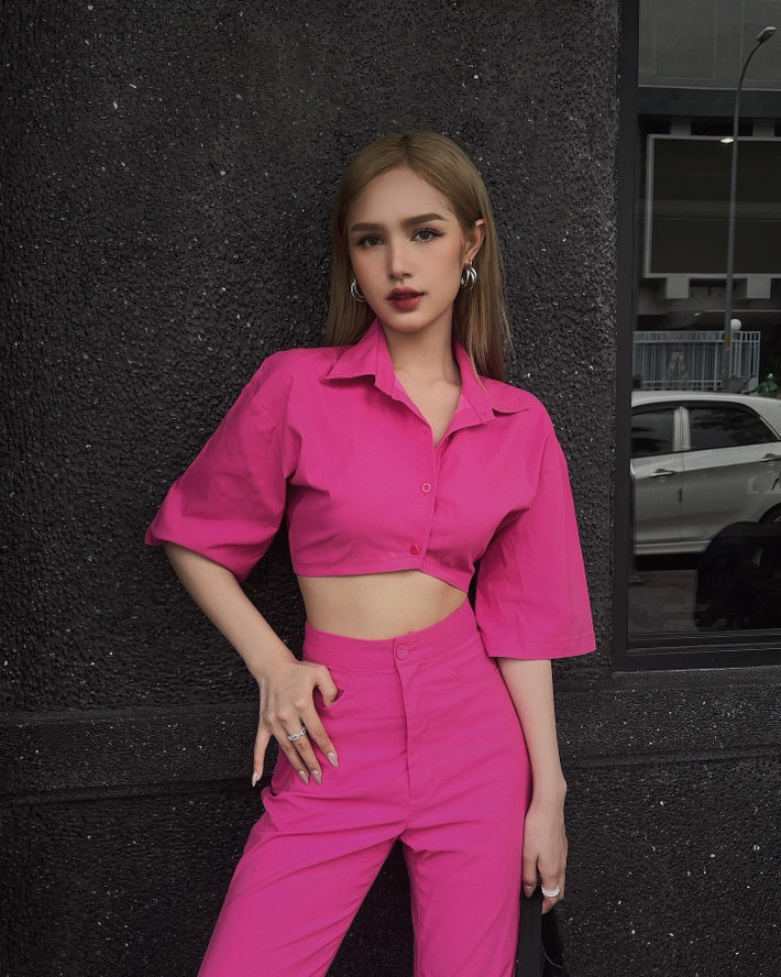 Xoài Non từng nổi tiếng với biệt danh “hot girl Instagram” khi sở hữu hàng trăm nghìn lượt theo dõi trên mạng xã hội.