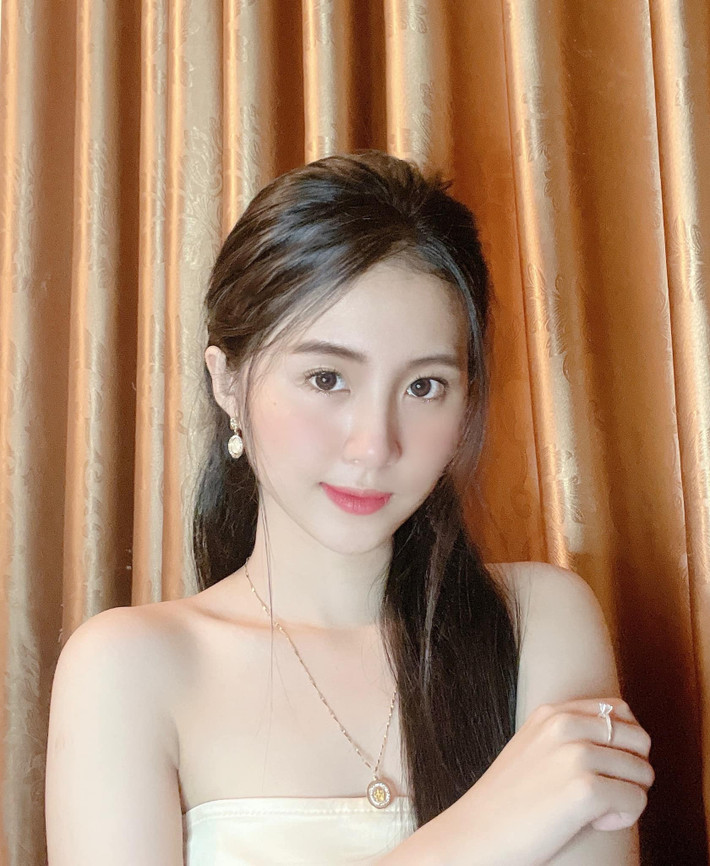 Cô nàng thường xuyên khoe nhan sắc "băng thanh ngọc khiết" chẳng kém cạnh các thiên thần tỷ tỷ trong truyền thuyết lên MXH, mỗi hình ảnh đều nhận về hàng tá lượt thả tim.