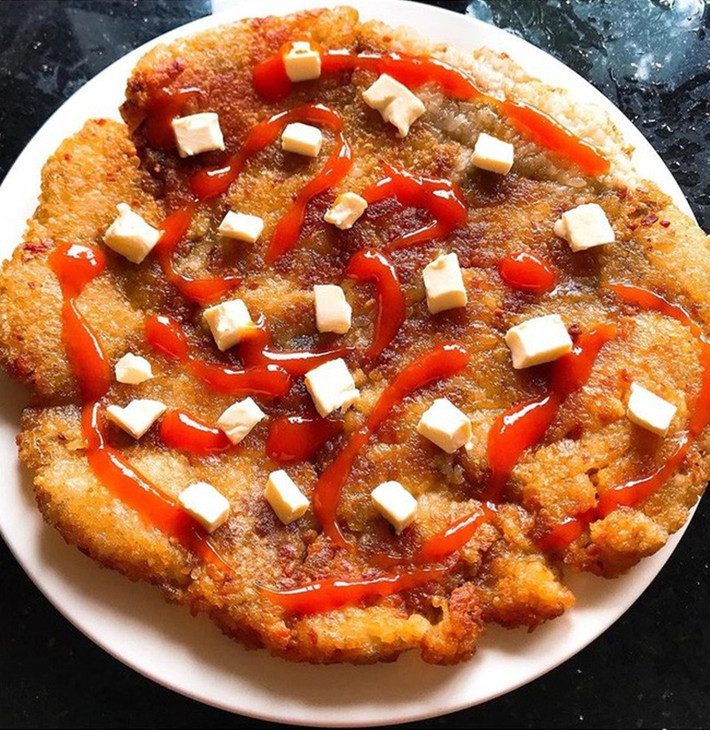 Thậm chí, nhiều người còn miêu tả món bánh chưng rán sau Tết chẳng thua kém gì Pizza.