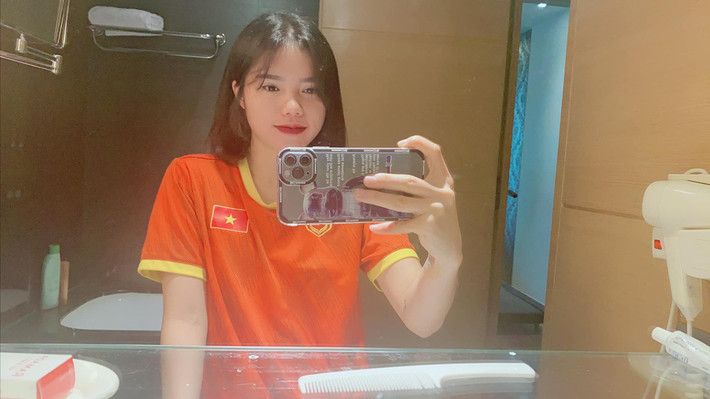 Sau 2 năm "treo giày", hot mom lại nhớ trái bóng, khát khao được "chiến đấu" trên sân cỏ lại thôi thúc.