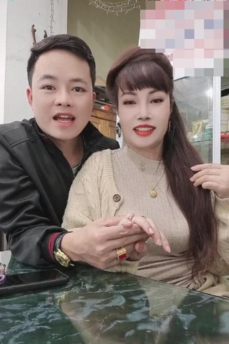 Mỗi động thái của họ nhận về rất nhiều ý kiến trái chiều. Người khen cũng lắm, người chê trách cũng nhiều.