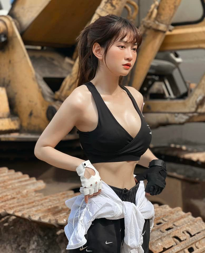 Lê Bống là hot gymer, hot TikToker được quan tâm nhất, nhì trên mạng xã hội hiện nay.