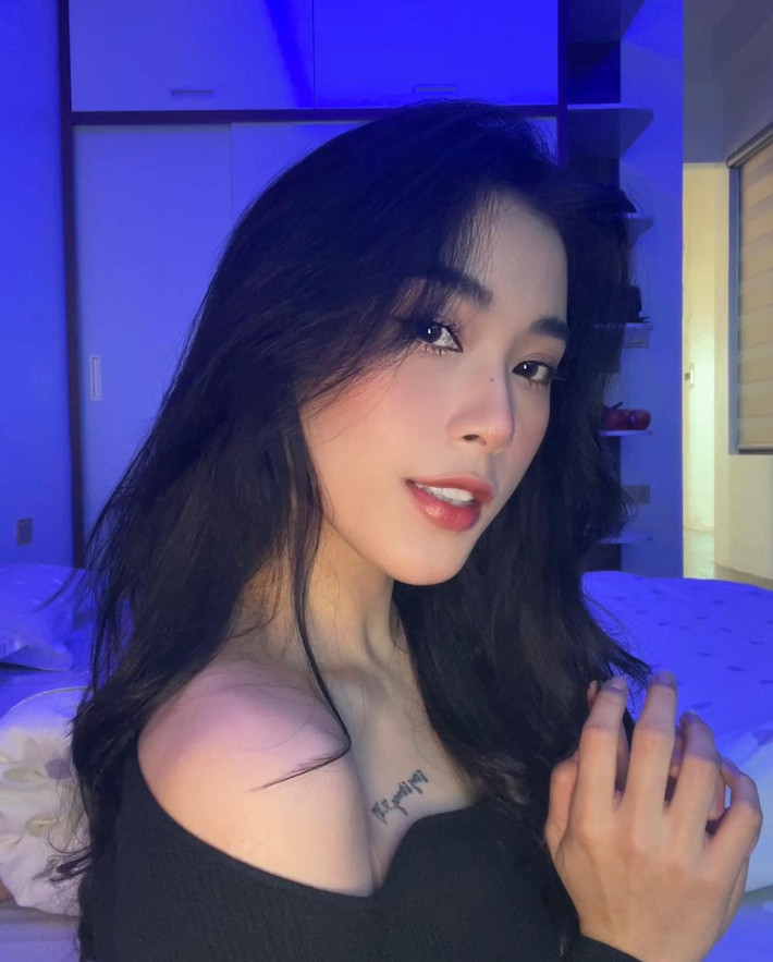 Thu Huyền giờ đây là người mẫu ảnh, cô nàng thường xuyên chia sẻ những khoảnh khắc đi làm mẫu đẹp không góc chết của mình.
