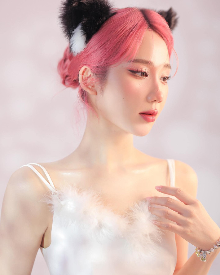 Mina Young khá kín tiếng trong chuyện tình cảm, dù xung quanh nữ streamer sinh năm 1999 có rất nhiều chàng trai theo đuổi.