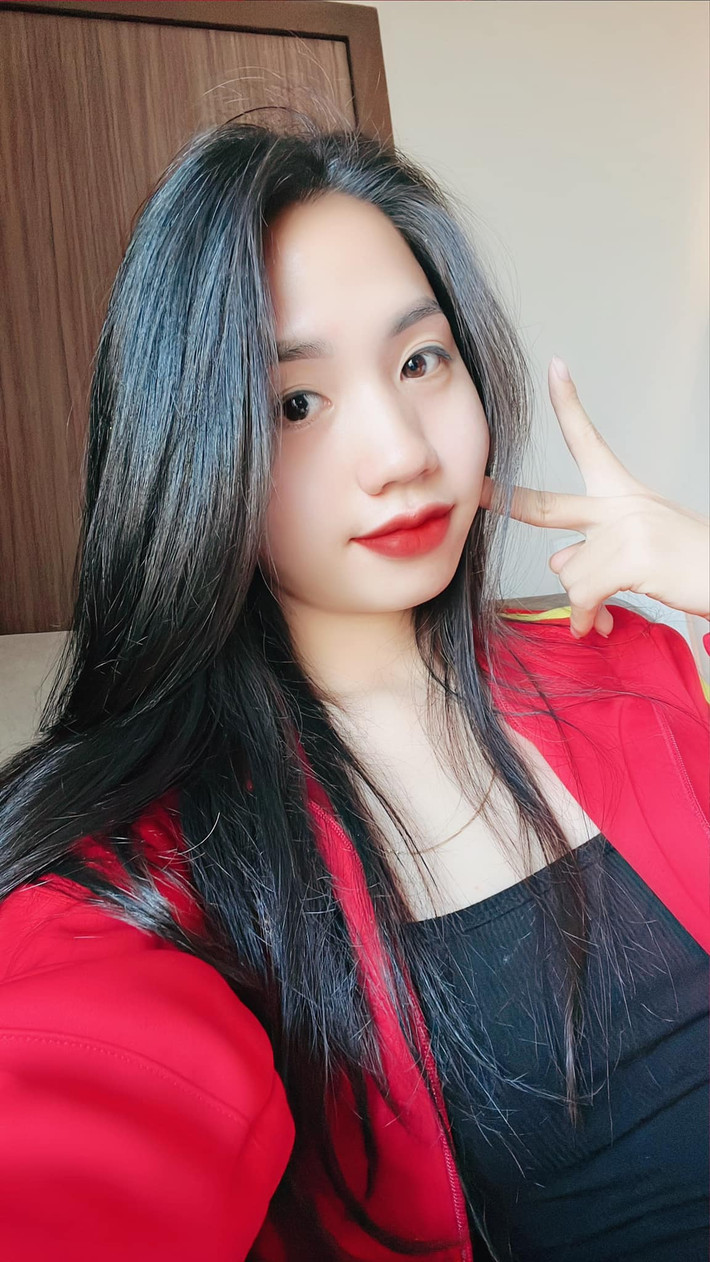 Hot girl đội tuyển nữ Việt Nam Trần Thị Duyên đang là cái tên nhận nhiều sự quan tâm từ netizen thời gian qua.