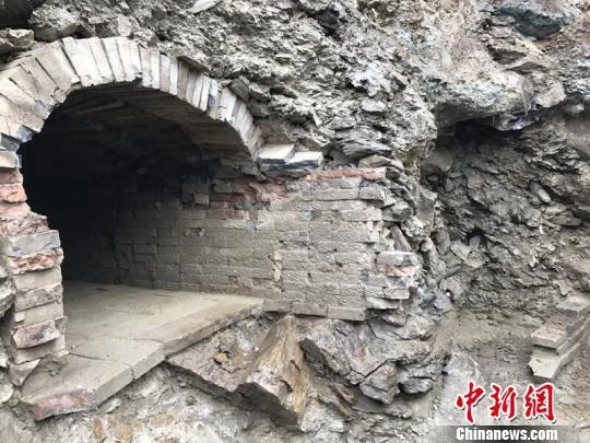 Tuy nhiên, vẫn còn nghi ngờ về việc liệu thủy ngân có được đổ vào cơ thể của phụ nữ để ướp xác hay không.