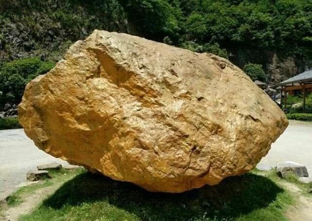 Quặng vàng này mặc dù nằm lộ thiên, nhưng không bị bọn trộm nhắm tới, và điều này khiến nhiều người bất ngờ.