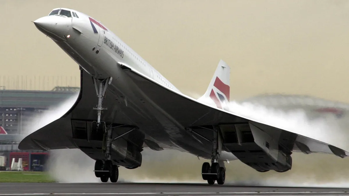 2. Concorde: Là máy bay siêu thanh nổi tiếng nhất, có khả năng chở tới 100 hành khách ở tốc độ 2.519 km/h.