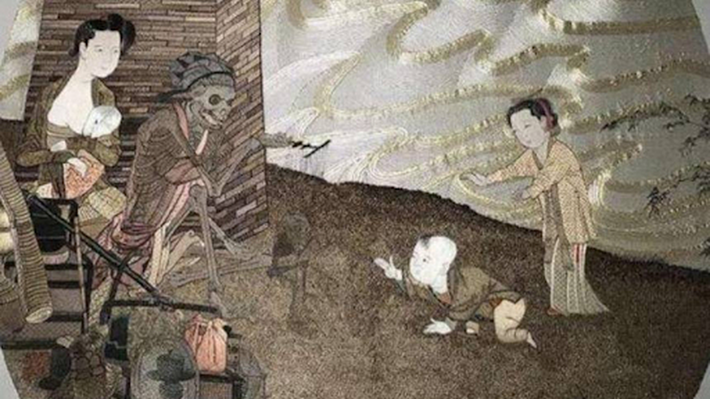 Trong bức tranh, một bộ xương lớn mặc áo choàng vải trong suốt ngồi trên mặt đất, điều khiển một bộ xương nhỏ như một con rối, cùng với một đứa trẻ tò mò và một phụ nữ trẻ đang cho bé bú.