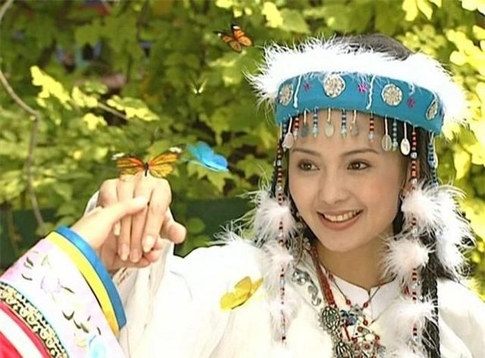 Trong bộ phim "Hoàn Châu Cách Cách", Hàm Hương là một công chúa có mùi hương quyến rũ. Tuy nhiên, trong lịch sử Trung Quốc không có ghi chép về người phụ nữ có tên là Hàm Hương.