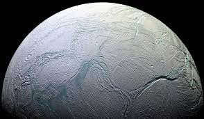 Các nhà khoa học từ Trung tâm Chuyến bay vũ trụ Goddard của NASA cho rằng trong chùm nước khổng lồ này có khả năng chứa nhiều thành phần hóa học đại diện cho sự sống.