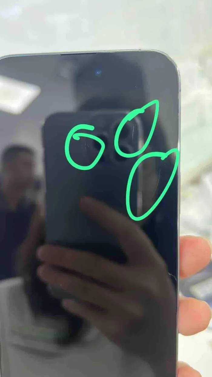 Mặc dù tất cả đều là iPhone 14 Pro và iPhone 14 Pro Max mới nguyên niêm phong (seal).