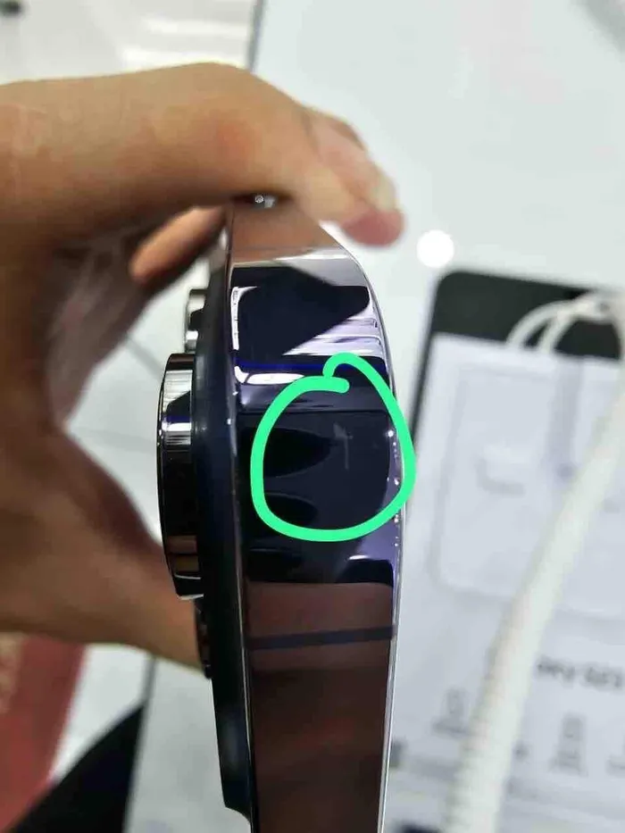 Theo đại diện một chuỗi bán lẻ ẩn danh, lỗi này của iPhone không gây ảnh hưởng đến chất lượng sản phẩm nhưng đây là lỗi thẩm mỹ không đáng có và hiếm khách hàng chấp nhận một sản phẩm gặp lỗi dạng này.