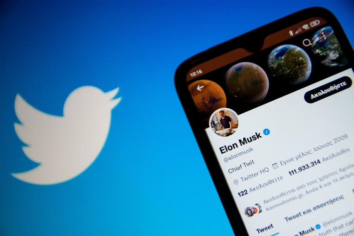 Tương tự như Facebook hoặc Twitter, tất cả những người tạo tài khoản Instagram đều có hồ sơ và nguồn cấp dữ liệu tin tức.