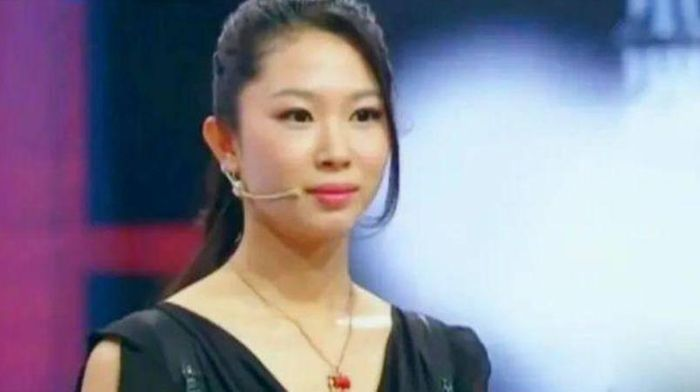 Mới đây, một cô gái Trung Quốc đã mang một miếng ngọc bội mà cô đã mua từ một chợ đồ cổ, cho chuyên gia thẩm định và nhận được kết quả khiến ai nghe xong cũng phải rùng mình.