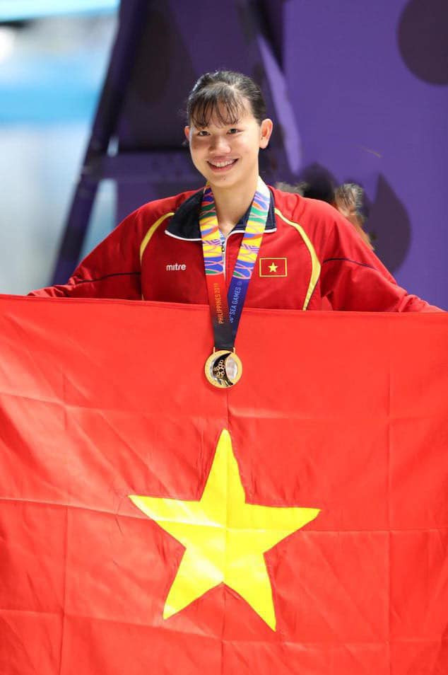 Vận động viên bơi lội Ánh Viên được biết đến là VĐV bơi lội xuất sắc nhất lịch sử thể thao Việt Nam, Ánh Viên đã cống hiến 12 năm tuổi trẻ để thi đấu và mang về loạt thành tích nổi bật cho nước nhà, làm rạng danh tên tuổi.