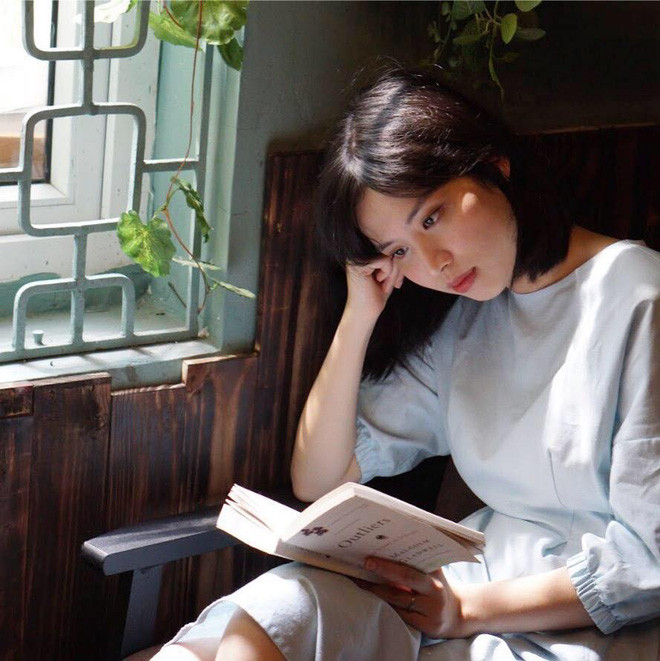 Bên cạnh đó, cô còn được biết đến là em họ của Hoa hậu Hương Giang.