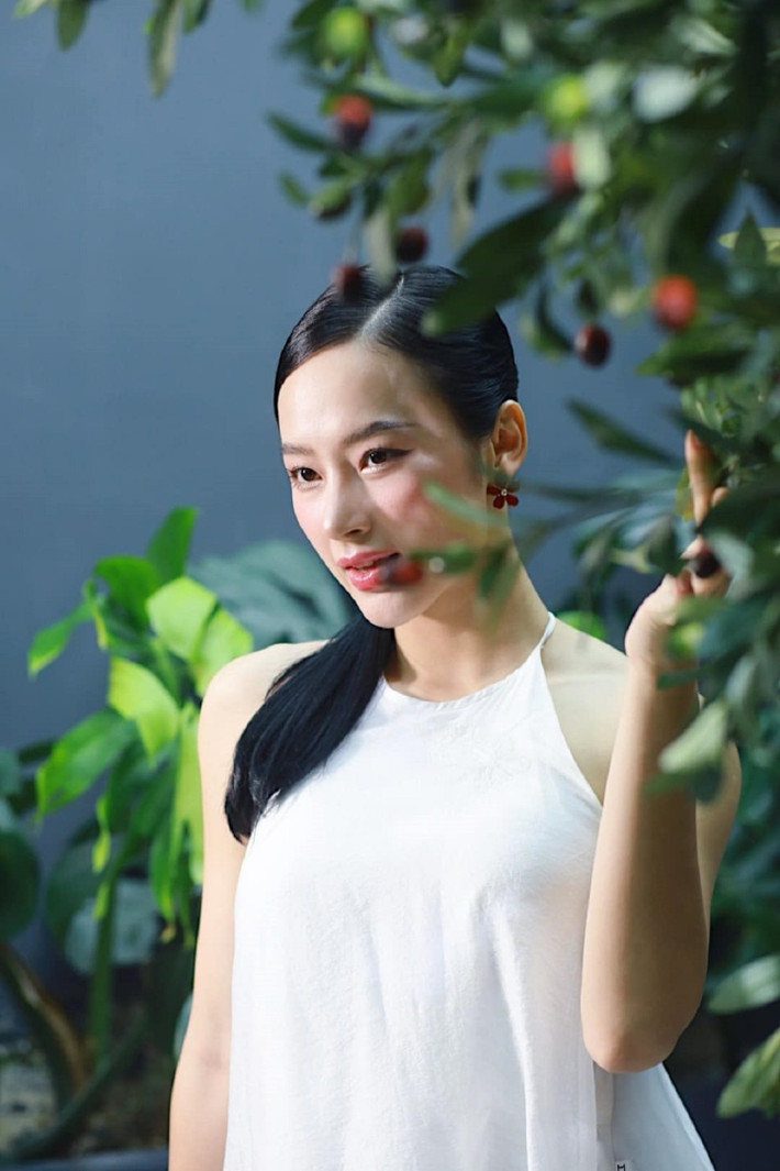 Angela Phương Trinh từng là hot girl MXH đình đám, dù hiện tại cô không còn tham gia các hoạt động nghệ thuật nhưng vẫn nhận được sự quan tâm đặc biệt từ công chúng.