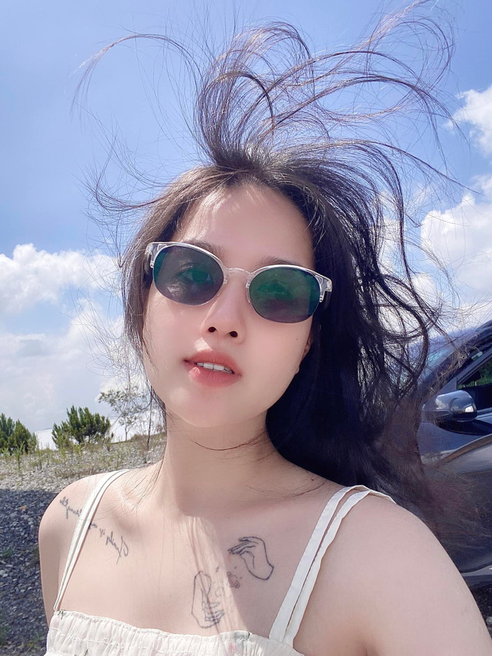 Mặc dù đang mang thai những tháng cuối nhưng cô vẫn có được làn da trắng mịn màng.