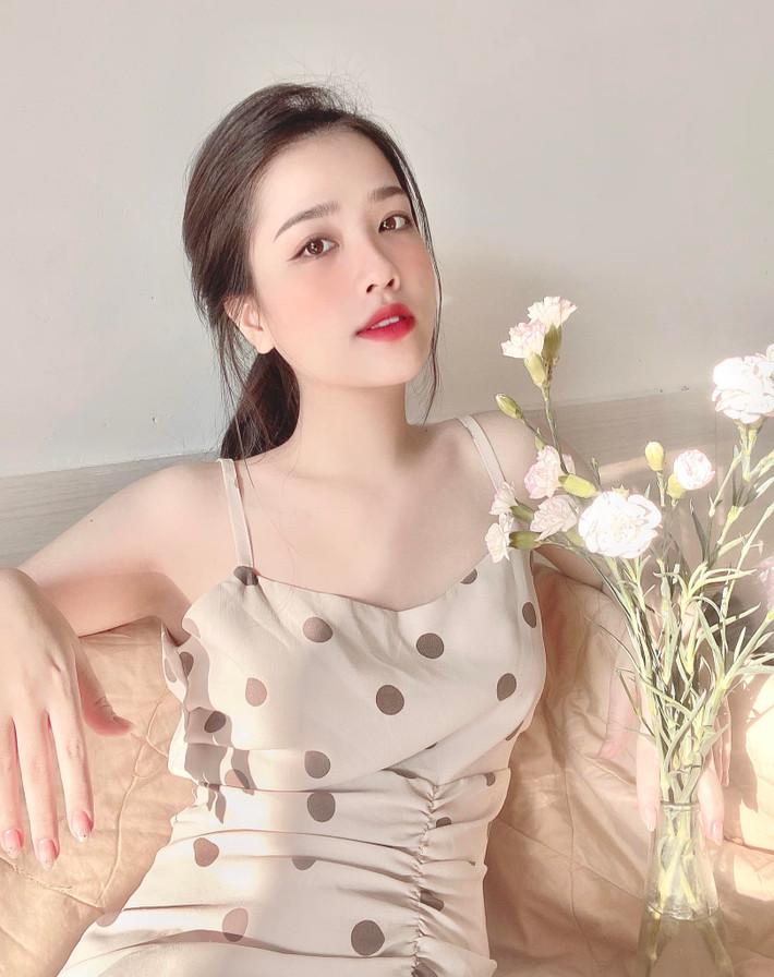 Huyền My và diễn viên Anh Tú từng cho biết chưa vội mang bầu mà tận hưởng cuộc sống vợ chồng son. Thế nhưng chỉ khoảng 4 tháng sau hôn lễ, "cô chủ tiệm nail" đã dính bầu.