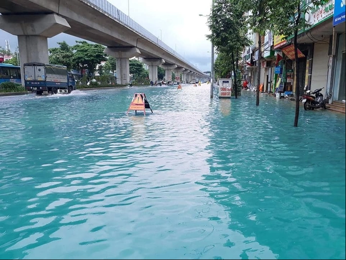 Có thể xem đây là những kiểu hài hước trong ngày mà ai cũng phải than trời về tình cảnh ngập ngụa do cơn mưa lớn.