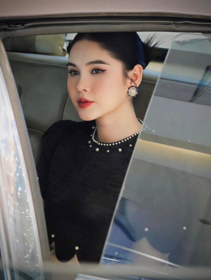 Còn nhớ, dù mới sinh chỉ hơn 1 tháng, Vũ Thu Hoài đã tự tin khoe gương mặt mộc mạc, không phấn son lên mạng xã hội.