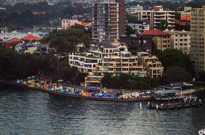 Nhiều lều trại dựng quanh ở McMahons Point vào ngày 31/12. Ảnh news.com.au