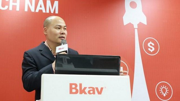 "Ngoài mã nguồn cũ, trong thời gian còn làm việc nhân viên này đã thu thập thông tin đăng nhập mạng chat nội bộ, dùng nó để chụp ảnh các đoạn chat nội bộ gần đây", phản hồi của BKAV cho biết.