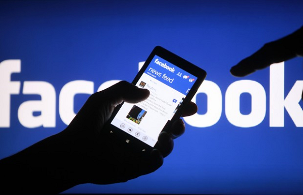 Tiêu chuẩn cộng đồng của Facebook đặc biệt nhấn mạnh việc bảo vệ trẻ vị thành niên tại điều 26, mục VI trong bộ Tiêu chuẩn cộng đồng nền tảng này.
