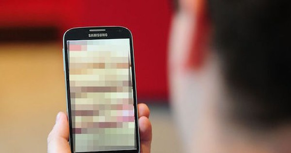 Ngay khi nhiều tài khoản Facebook bị khóa, trên mạng xã hội nở rộ dịch vụ lấy lại tài khoản Facebook. Người dùng cần tỉnh táo và tìm hiểu kỹ lưỡng để không bị kẻ xấu lừa đảo trục lợi.