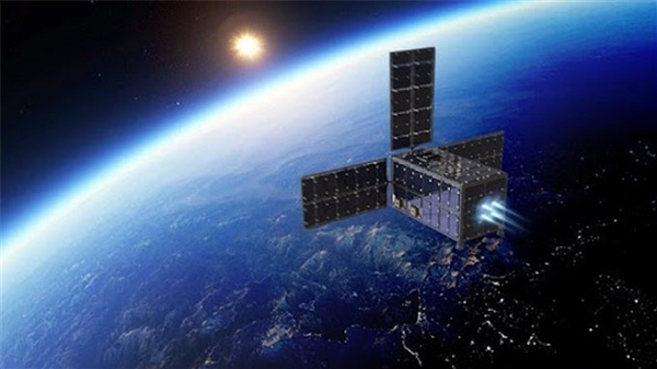 NanoDragon (NDG) là vệ tinh dạng cubesat lớp nano nặng khoảng 4 kg với kích thước 3U (100x100x340,5mm). Quá trình nghiên cứu, thiết kế, tích hợp, thử nghiệm chức năng vệ tinh hoàn toàn được thực hiện tại Việt Nam, bởi các cán bộ nghiên cứu của Trung tâm Vũ trụ Việt Nam (VNSC).