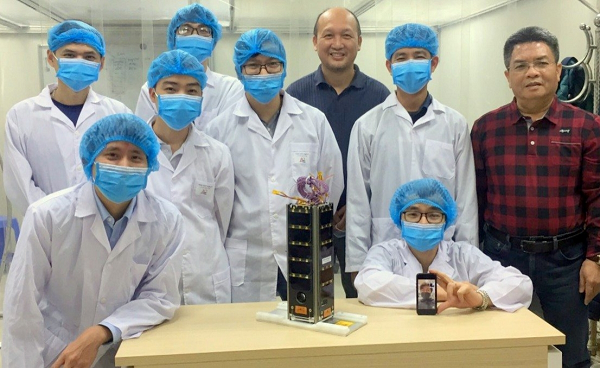 Vào đầu tháng 3, vệ tinh NanoDragon đã hoàn thành thử nghiệm môi trường trước phóng tại Trung tâm thử nghiệm Vệ tinh nhỏ, Học viện Công nghệ Kyushu, Nhật Bản.