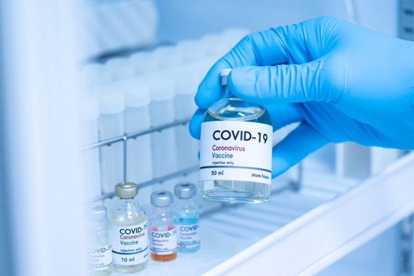 Các nhà khoa học cho rằng, nhà chức trách cần tiếp tục ngăn chặn việc virus lây lan để giảm nguy cơ xuất hiện một biến thể mới có khả năng kháng vắc xin.