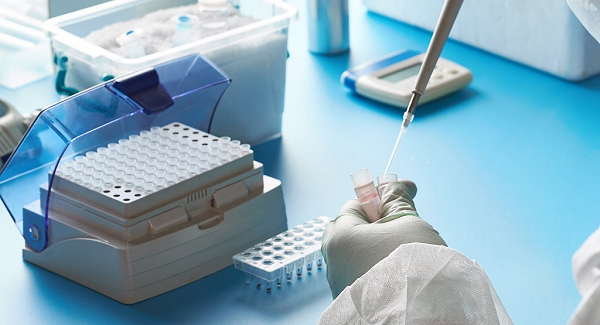 Giáo sư Ho cho biết sự kết hợp này có thể ức chế mạnh mẽ virus SARS-CoV-2 trong các thử nghiệm trong phòng thí nghiệm, phù hợp để đánh giá thêm về mặt lâm sàng.