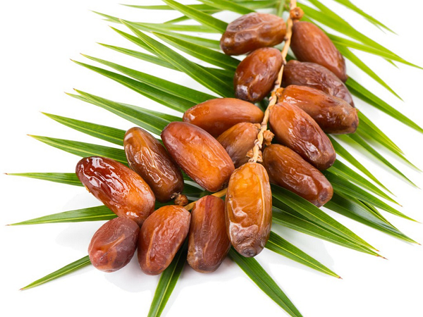 Nhiều quốc gia trên thế giới cũng trồng được chà là. Tại Trung Quốc, chà là mọc hoang nhiều, thậm chí còn được trồng để phủ xanh đất trọc, làm cây bóng mát hai bên đường.