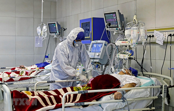 Để tiến hành so sánh, nhóm nghiên cứu đã phân tích hồ sơ y tế điện tử ẩn danh của 2,5 triệu người Israel, từ ngày 1/3/2020 đến ngày 14/8/2021, sau đó chia các đối tượng thành các nhóm dựa trên tình trạng tiêm chủng và tình trạng lây nhiễm trước đó.