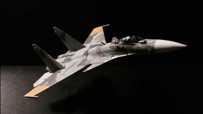 Mặc dù chưa từng được thử nghiệm với vũ khí, tuy nhiên tiêm kích Su-37 cũng được trang bị hệ thống vũ khí kiểu mới, kèm theo đó là khoang lái tầm nhìn tốt. Nguồn ảnh: Rumil.