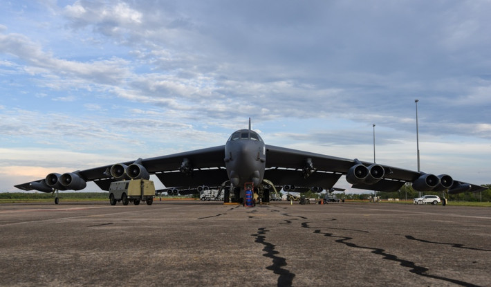 Pháo đài bay B-52 từng bị Không quân Việt Nam "vít cổ" hàng loạt ở bầu trời Hà Nội, tuy nhiên với sự thay đổi lớn trong thiết kế của B-52 ngày nay, Moscow hoàn toàn có đủ lý do để lo sợ loại máy bay ném bom này dù rằng vũ khí được Việt Nam sử dụng để bắn hạ B-52 Mỹ toàn đồ Liên Xô. Nguồn ảnh: Pinterest.