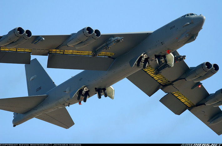 Ngoài ra B-52H còn có thể triển khai được pháo phản lực phòng thủ ADR-8 - giúp nó đánh chặn được các mối nguy hại trên không như tên lửa phòng không của đối phương. Nguồn ảnh: Pinterest.