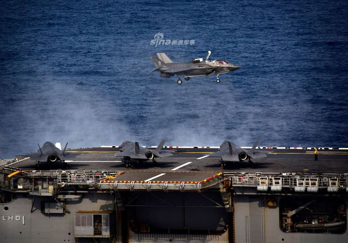 USS Wasp có khả năng mang theo tối đa 20 chiến đấu cơ F-35B Lightning II. Việc mang theo các chiến đấu cơ F-35B này sẽ giúp USS Wasp có khả năng tác chiến không kém gì tàu sân bay. Nguồn ảnh: Sina.
