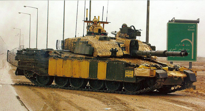 Trong một tình huống khác, xe tăng Challenger 2 của Anh từng bị phục kích trong tác chiến đô thị khi tham chiến ở Iraq, kết quả là ngoài kính của lái xe và lái xe bị thương nhẹ, không một chiếc xe tăng nào bị hư hỏng. Nguồn ảnh: Challenger.