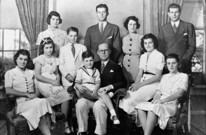Đại gia đình cố Tổng thống Kennedy chụp hồi năm 1938.