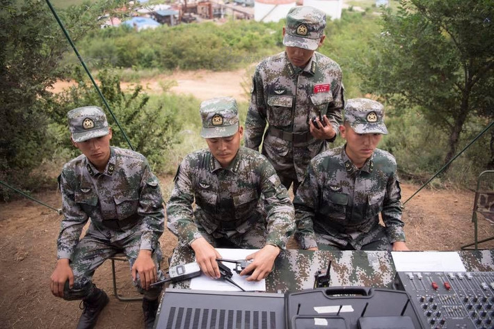 Trạm chỉ huy dã chiến được đặt ngay ngoài mặt trận. Nguồn ảnh: Sina.