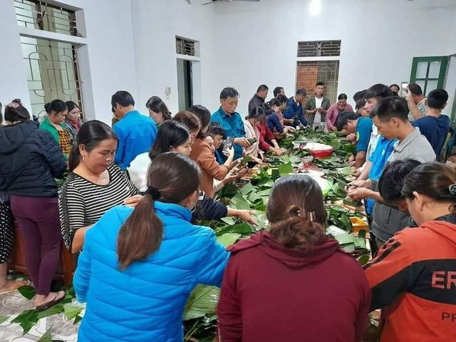 Dựa vào tình hình thực tế, ngoài mì tôm, nước sạch, thuốc thang,... thì việc tiếp tế bánh chưng là rất cần thiết và hữu dụng vì người dân có thể ăn ngay, đảm bảo no bụng và bánh bảo quản trong thời gian lâu hơn.