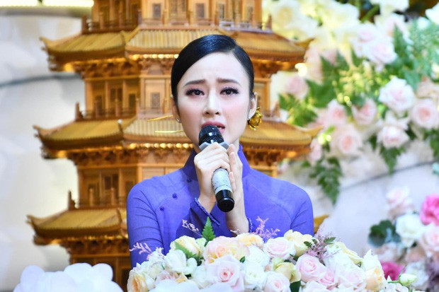 Angela Phương Trinh đăng tải loạt ảnh mới khoe cận cảnh nhan sắc sau thời gian im hơi lặng tiếng.