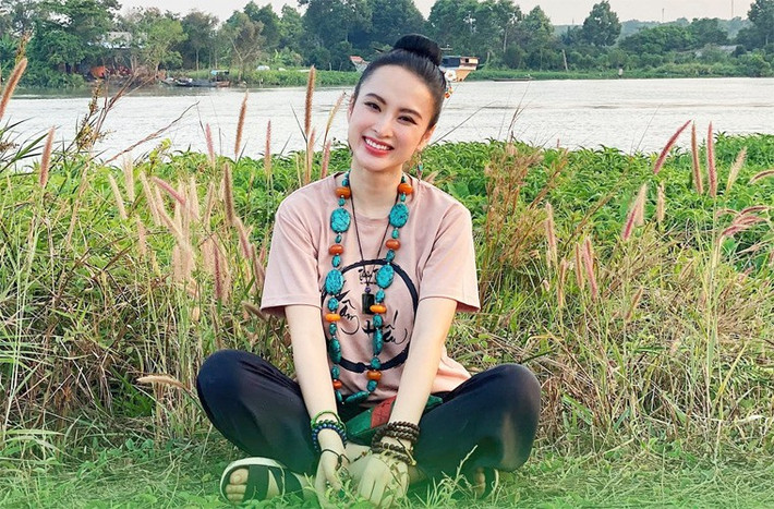 Angela Phương Trinh đã có nhiều chuyển biến tích cực, từ ngoại hình cực chuẩn đến vẻ đẹp dịu dàng nữ tính.