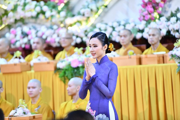 Dân tình không khỏi trầm trồ trước nét đẹp thanh tú, ngày càng lên hương của người đẹp này.